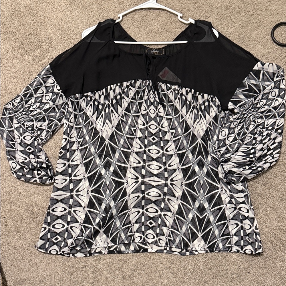 Chic Black and White Patterned Women's Blouse